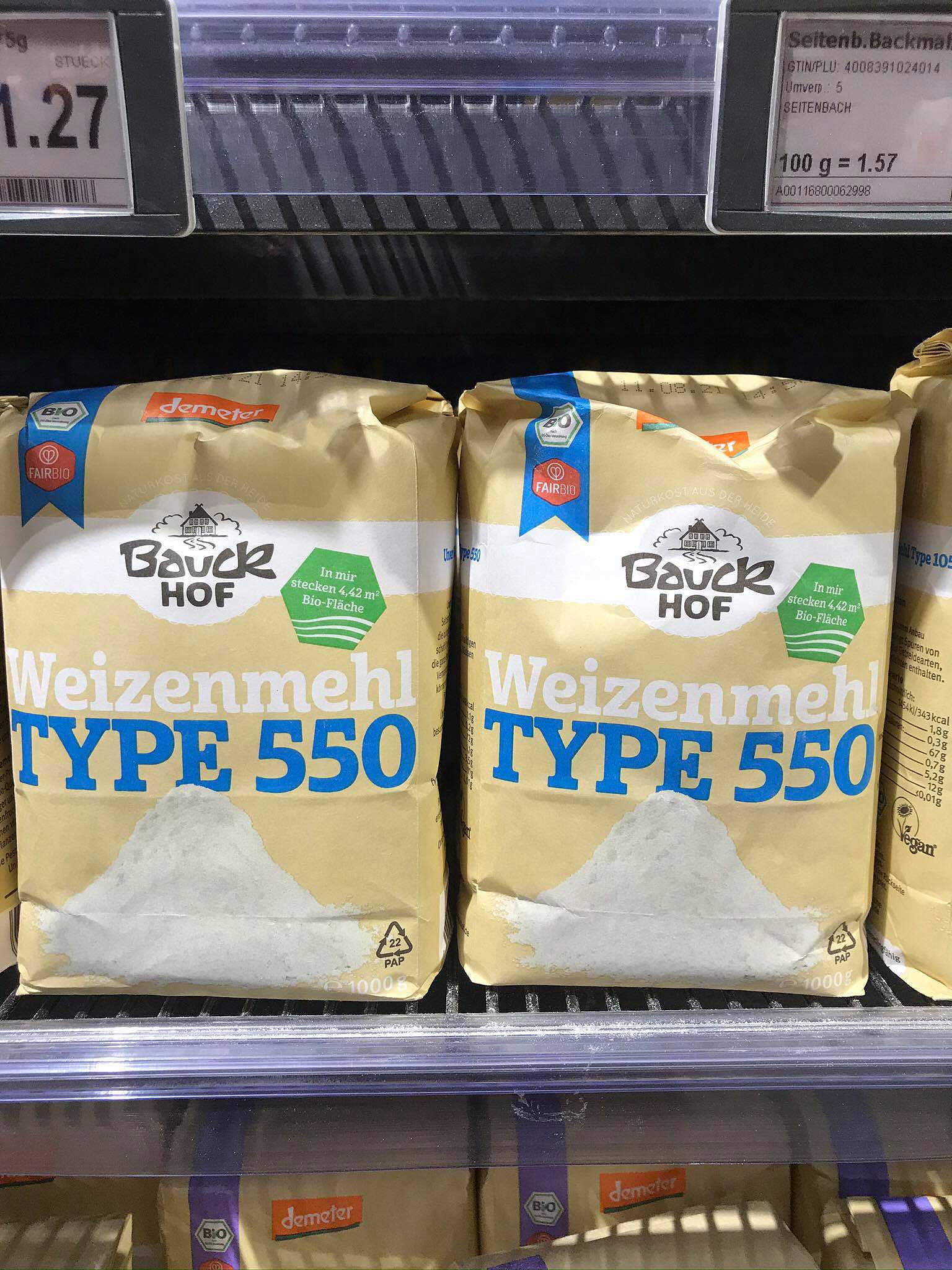 German wheat flour / Weizenmehl type 550